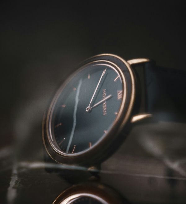 Classic Watch - Image 4